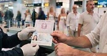 Spagna, controlli in vigore per arrivi da Italia. Media: “Possibili anche su intero volo”