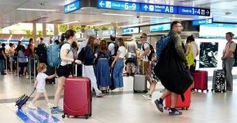 Spagna, oggi in Gazzetta il decreto sui controlli per chi arriva dall’Italia: dureranno fino al 7 settembre