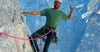 Tragedia in Sierra Nevada, morto alpinista Jake Whisenant: nel 2024 la sua scalata record su El Capitan