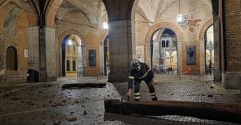 Tromba d’aria a Cremona, alberi e rami pericolanti: oltre 500 interventi di soccorso urgenti