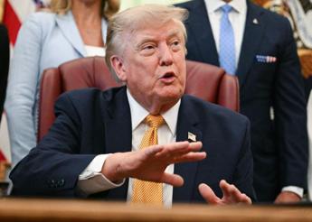Trump all’Iran: “Ultima chance per un accordo”. E rilancia la riapertura di Hormuz entro oggi