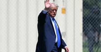 Trump in California, uomo armato arrestato prima dell’arrivo del presidente