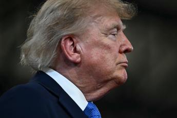 Trump ingrassato di 10 chili, il medico: “Colpa dello stress da presidenza”