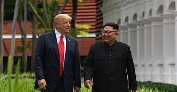 Trump rivedrà l’amico Kim: “Andiamo molto d’accordo, ha 57 armi nucleari molto potenti”