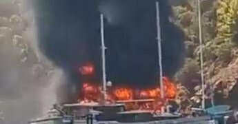 Turchia, incendio a bordo di una nave turistica: oltre cento passeggeri evacuati
