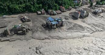 Tutto quello che sappiamo, ad oggi, dell’alluvione in Nepal e Tibet: morti, dispersi e motivi del disastro