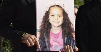 Uccisa con la famiglia a Gaza, Idf annuncia inchiesta sulla morte della piccola Hind Rajab