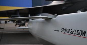 Ucraina potrà produrre missili Storm Shadow, sì di Regno Unito e Francia