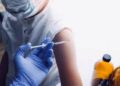 Vaccini ai bambini, tutti contro Trump: “Perderà guerra ai virus, nuovo ordine esecutivo una follia”