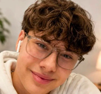 Vicenza, Leonardo Cortese muore in piscina a 19 anni: ipotesi sfida di apnea con l’amico