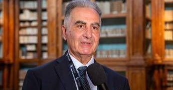 Ai, neurochirurgo Catapano: “Cambia cure e rapporto con i pazienti”