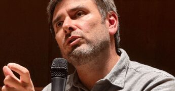 Alessandro Di Battista ricoverato a Cuba, giovedì il possibile rientro in Italia con un volo privato: cosa sappiamo
