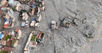 Alluvione in Nepal e Tibet, i morti sono più di 1.100