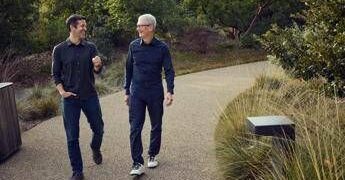 Apple, ecco quanto guadagneranno John Ternus e Tim Cook nei nuovi ruoli