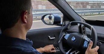 BMW Neue Klasse, più sicurezza di serie