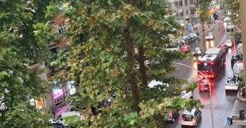 Bomba d’acqua su Roma, il maltempo colpisce la capitale dopo mesi di afa record