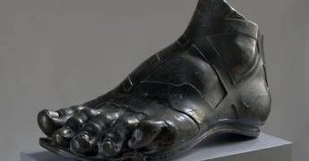 ‘Broken’, a Firenze la mostra che celebra i frammenti dell’arte
