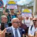 Campi Flegrei, flash mob opposizione di centrodestra in consiglio regionale sotto Comune Pozzuoli