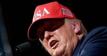 Canada “membro associato” Ue, Trump minaccia dazi pesanti e stop a scambi commerciali con Europa