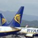 Caos nel Regno Unito, nuovo problema tecnico ai sistemi di controllo del traffico aereo: almeno 200 voli cancellati