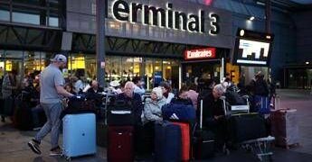 Caos voli in Gb, conclusa indagine preliminare: nessun sabotaggio ma errore di software di ‘un millisecondo’