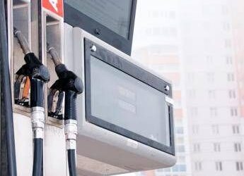 Caro carburante, bonus o aiuti a pensionati: le possibili misure del governo
