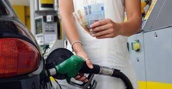 Caro carburanti, anche IP mette un tetto ai prezzi dopo Eni: sconto per 8.500 distributori