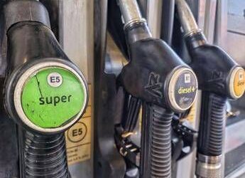 Caro carburanti non si ferma, balzo prezzo diesel dopo aumento dell’accisa