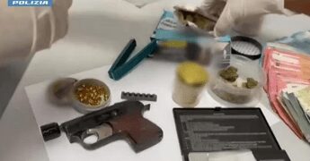 Catania, scoperto laboratorio di “armi fantasma” e droga: arrestato 27enne dalla polizia