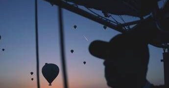 Colpito dalla cesta di una mongolfiera, turista tedesco muore in Svizzera