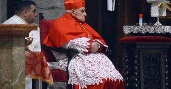 Colpo nell’appartamento del cardinale Ernest Simoni a Firenze, muro sfondato e 30 mila euro di bottino