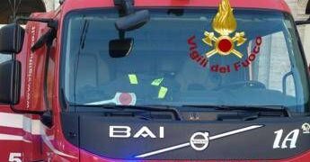 Crolla il solaio di un negozio in via Cola di Rienzo: 4 soccorsi ed estratti da macerie