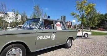 Da Legnano a Milano, la sfilata di auto d’epoca per il numero 1522 per le donne vittime di violenza e stalking