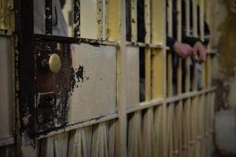 Denunciò botte e sequestro da altri detenuti: “Ferita non si rimargina, su carceri politica dia risposte”