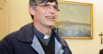 Don Patriciello: “Nozze ‘Me contro Te’ a pagamento ci interrogano, nel rapporto coi giovani qualcosa si è inceppato”