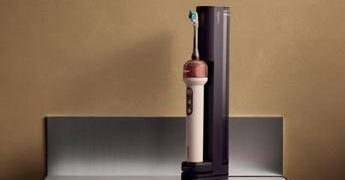 Dyson lancia lo spazzolino con telecamera che sostituisce il filo interdentale