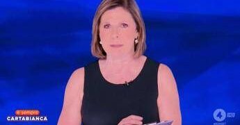 E’ sempre Cartabianca, spot a raffica e trasmissione in ritardo