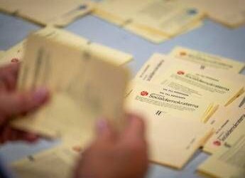 Elezioni in Svezia, centrosinistra avanti: sfida all’ultimo voto