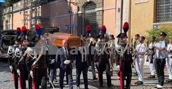 Emma Bonino, camera ardente in Campidoglio: lunga fila in piazza per ultimo saluto