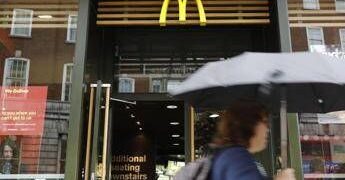Era commesso al McDonald’s, 50 anni dopo… apre sei ristoranti