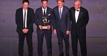 Fabregas, Dimarco, Malen e… Tutti i premiati del Gran Gala del calcio Aic 2026