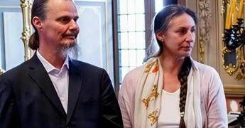 Famiglia nel bosco, arriva una nuova assistente sociale per il progressivo rientro dei bimbi