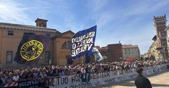 Funerali Mazzola a Milano: arrivati calciatori, dirigenti e tifosi per l’ultimo saluto alla leggenda dell’Inter