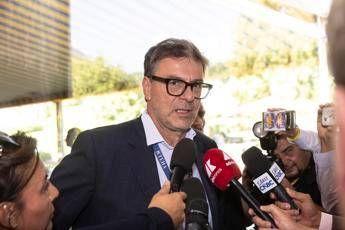Giorgetti: “Ipotesi flat tax per gli stipendi dei giovani. Pensione a 64 anni? Bisogna garantire equilibrio conti”