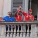 Gp Monza, Hamilton non firma il cappellino (Mercedes) al tifoso