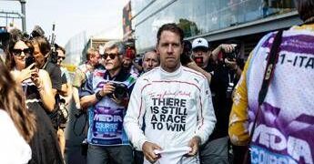 Gp Monza, l’omaggio commosso di Vettel a Schumacher: “Hai ancora una gara da vincere”