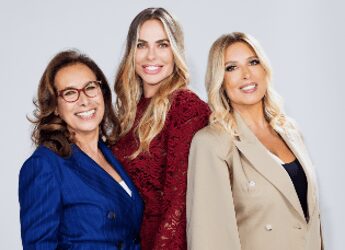 Grande Fratello Vip, oggi l’Open House solo per quattro concorrenti. Cesara Buonamici: “Pronta a divertirmi”