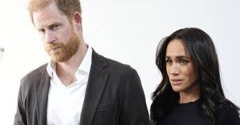Harry e Meghan, i figli cambiano scuola dopo due giorni: “Nuova valutazione per sicurezza pubblica”