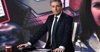 ‘Hotel Costiera’ vince il prime time, Milo Infante sfiora il 10% nel debutto in prima serata su Rete4