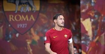 I 50 anni di Francesco Totti: mezzo secolo di classe, lealtà e amore eterno per la Roma